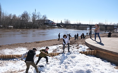 Субботник на берегу реки Ашкадар